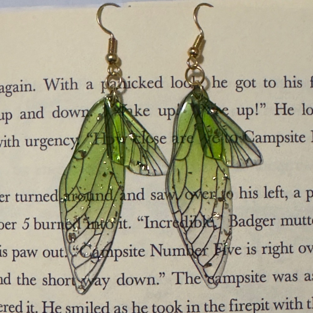 💚🤍 Handmade Resin 14k Gold Plated Foil Butterfly Wing Earrings 💚🤍